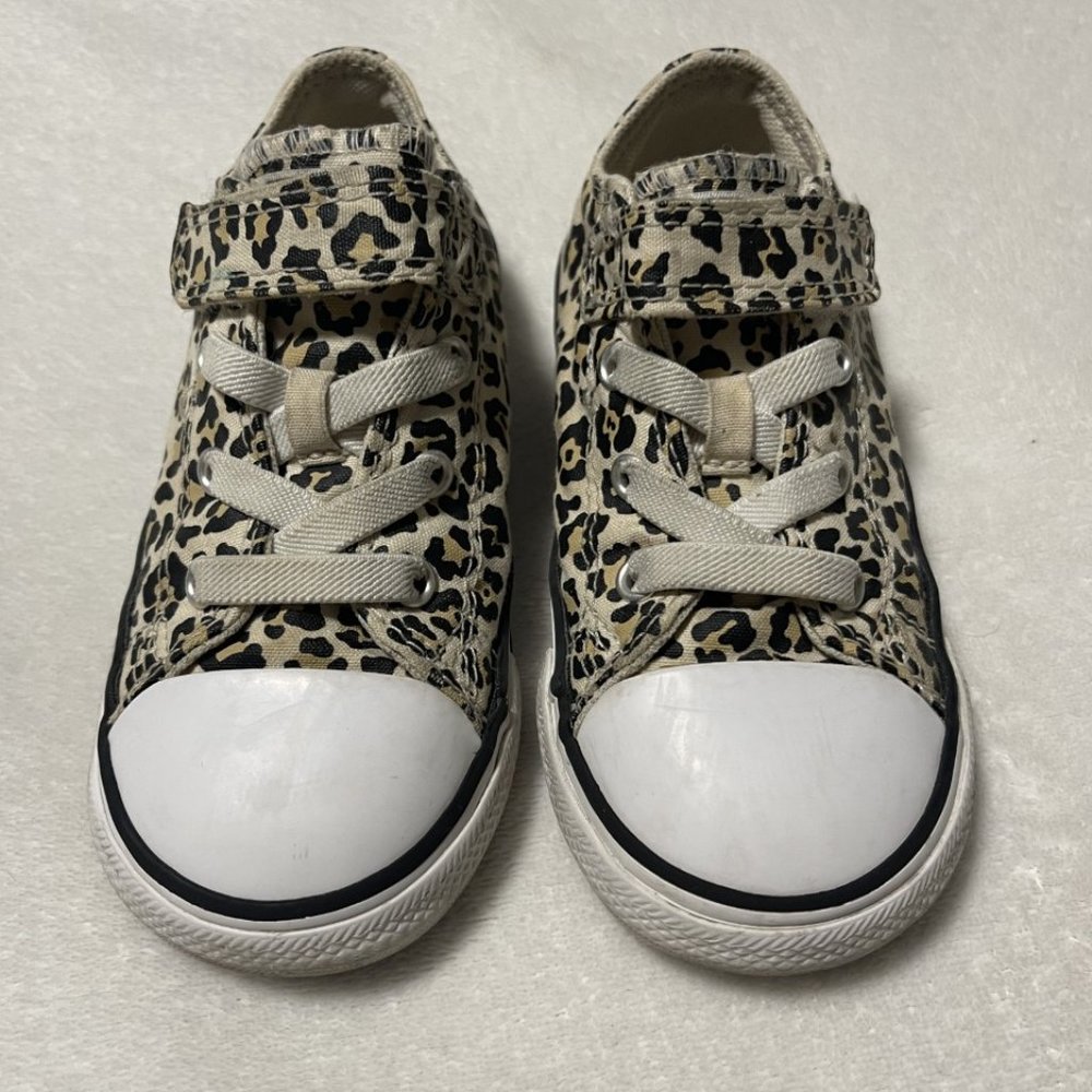 Girls size 9 cheetah print converse.